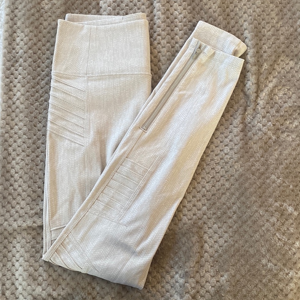 Delaney textured Moro Athleta tight Leggins - ideal for workout and daywear